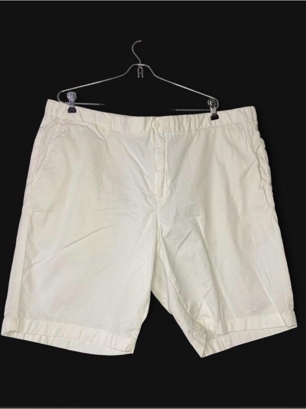 Uniqlo Men's Off-White Flat Front Shorts